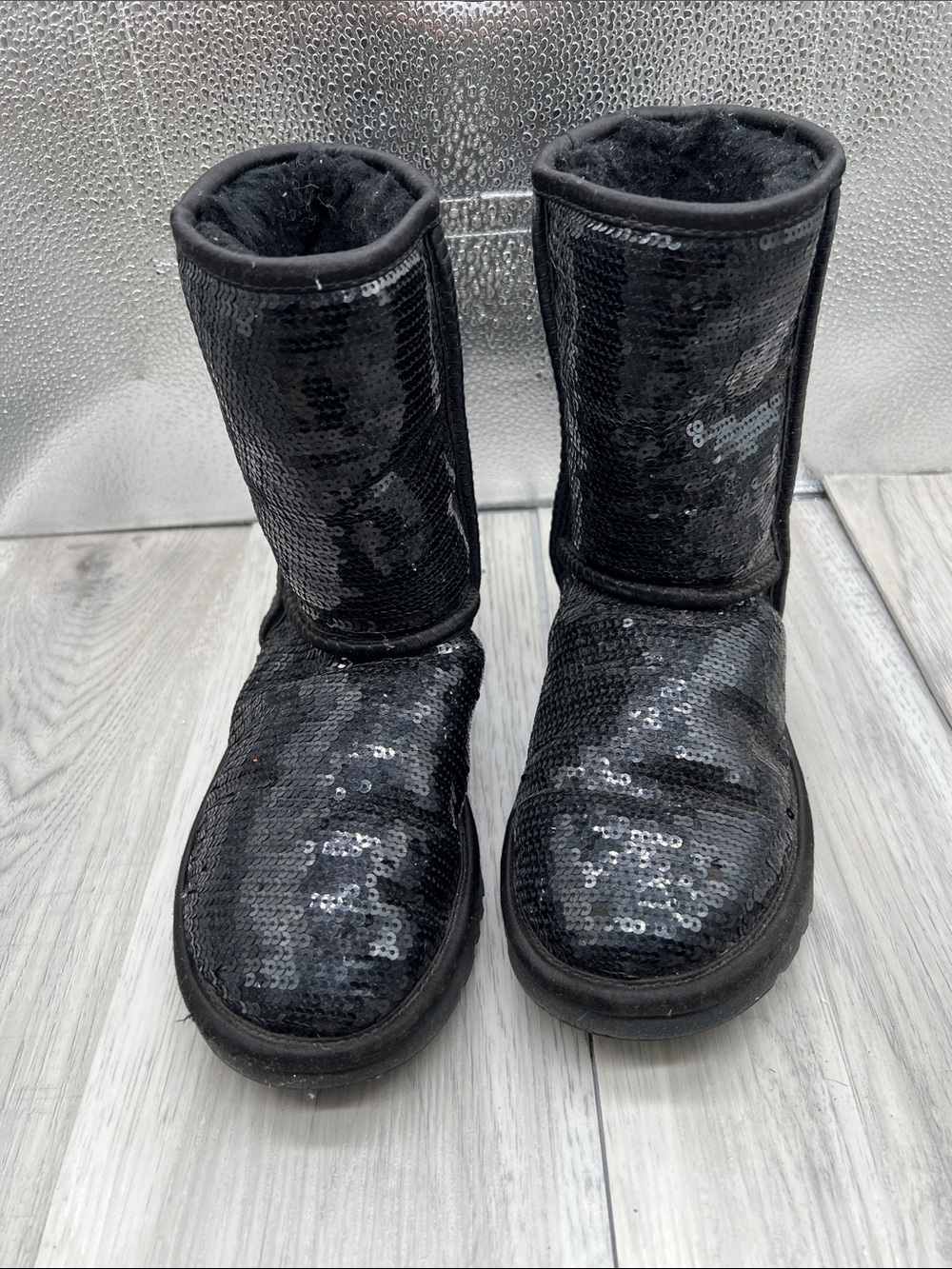 UGG 3161 Classic Short Black Sequin Sparkle Sheepskin Lined Boots Women’s Size 5